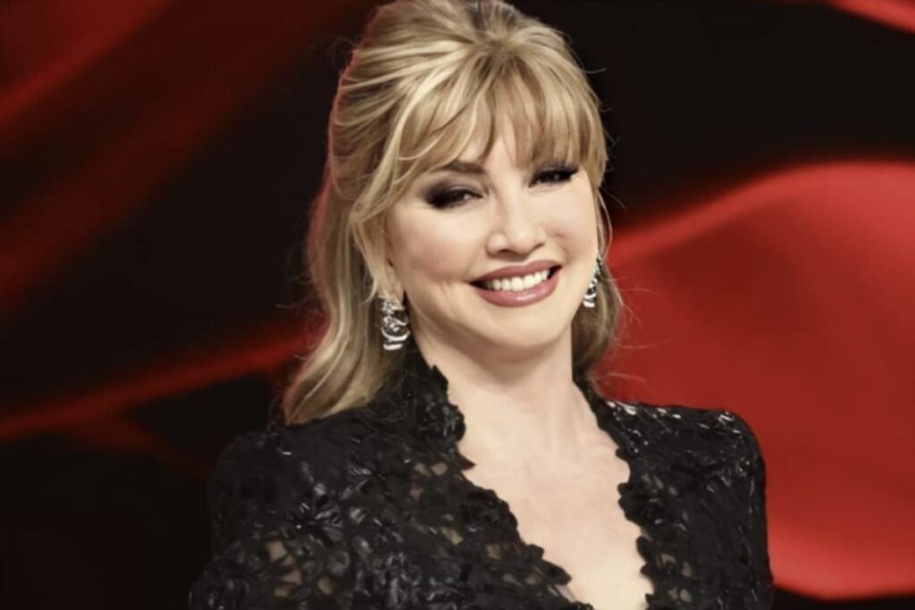 Milly Carlucci, il cui vero nome è Camilla Patrizia Carlucci, è senza dubbio una delle figure più emblematiche della televisione italiana