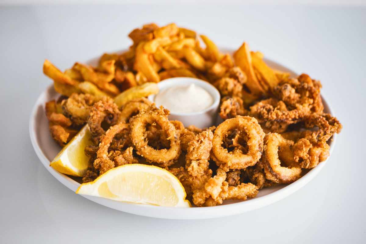 anelli di calamari fritti