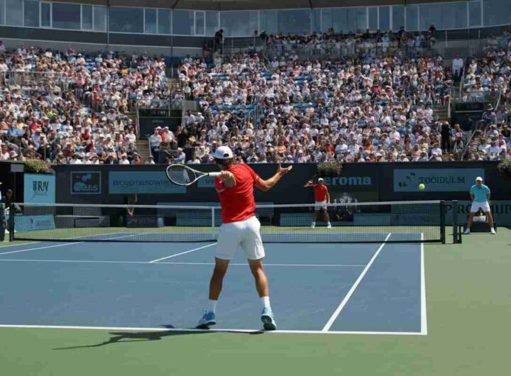 Sinner travolge De Minaur e conquista la semifinale