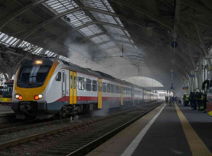 Incendio su un treno a Lastra a Signa: caos in stazione e treni fermi