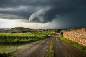 Allerta meteo rossa in Emilia Romagna e Toscana: ecco le regioni a rischio domani 15 marzo